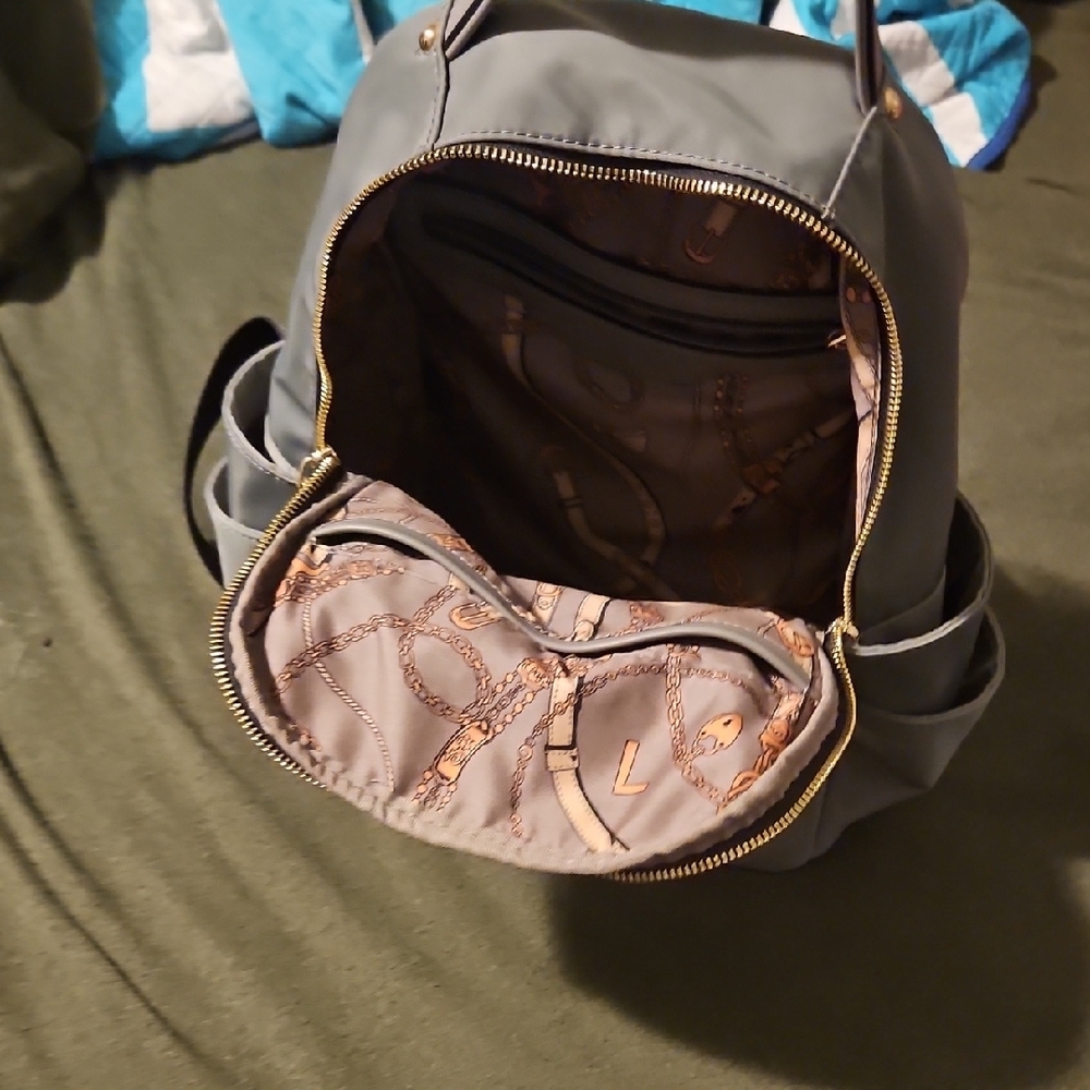 Stylish Gray Women's Backpack - image 3